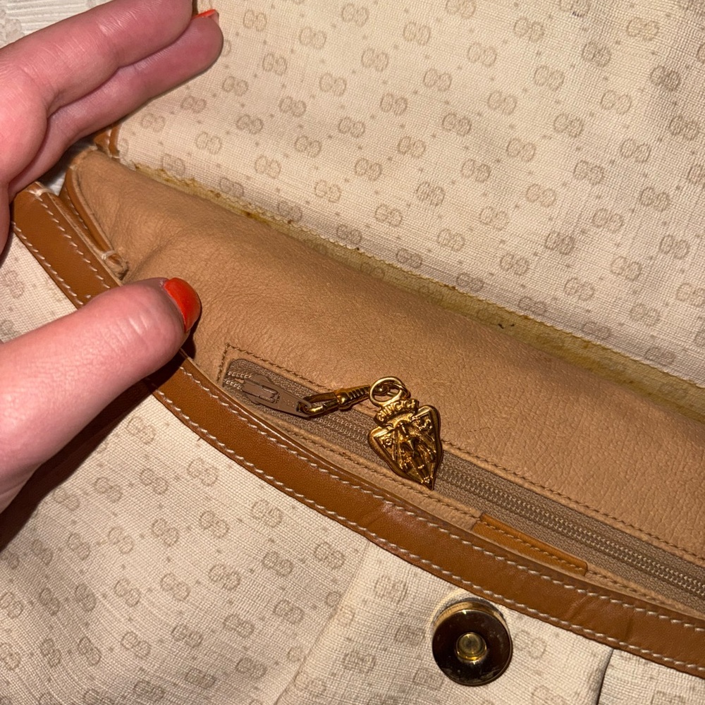 Gucci Beige and Gold Clutch - Picture 3 of 4